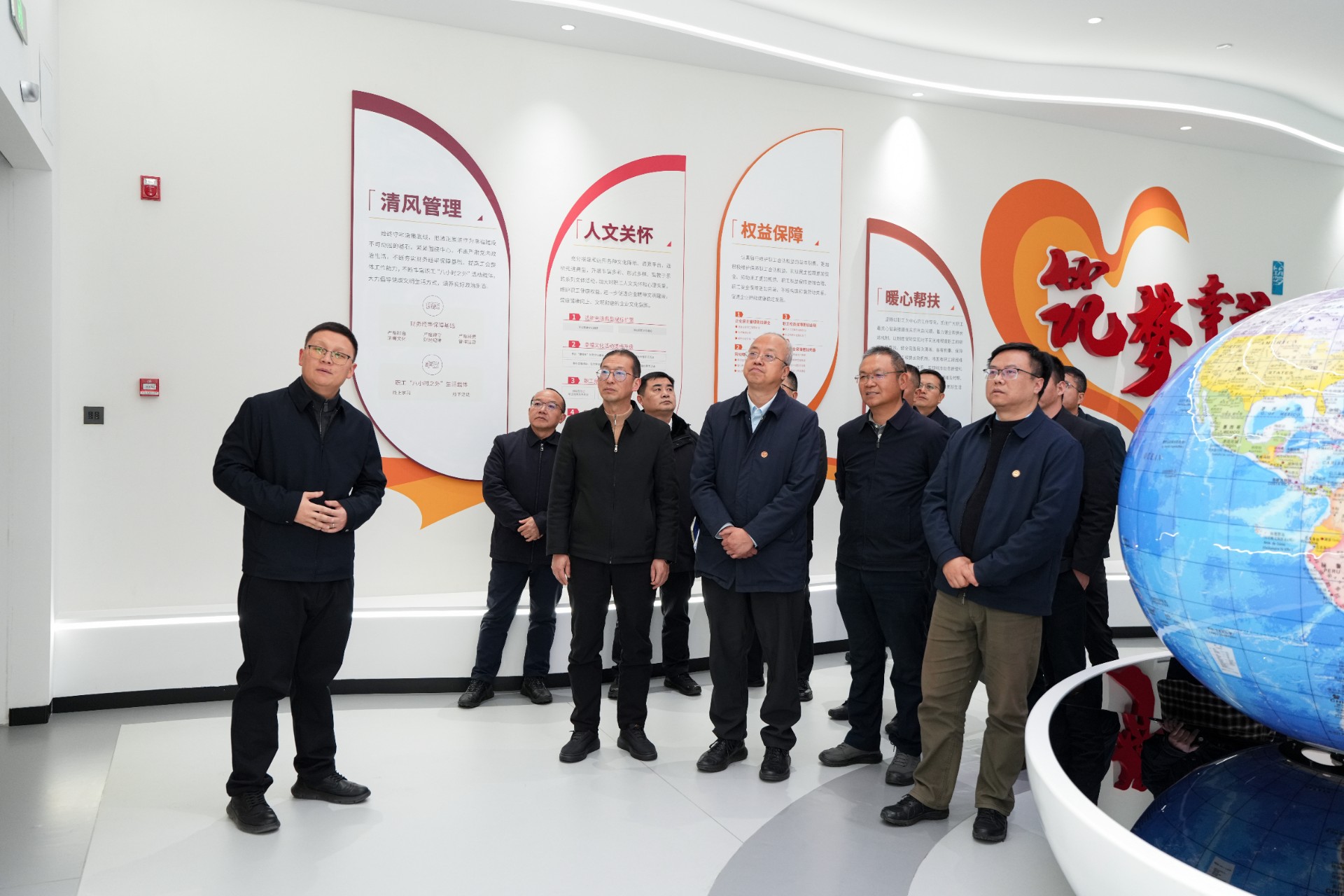 ​华体hui会体育与滇西应用技术大学交流座谈