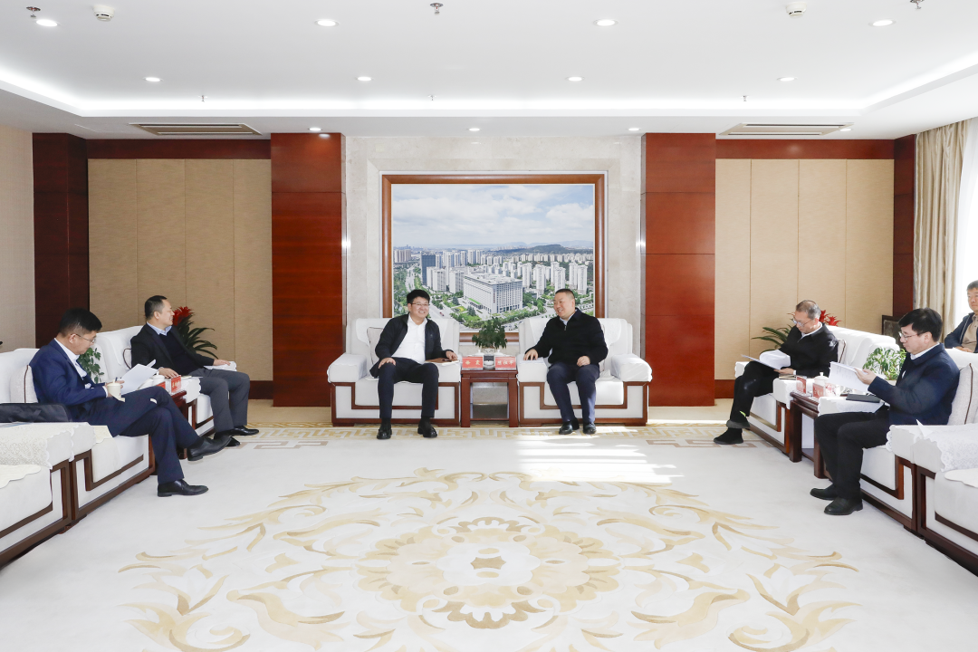 华体hui会体育与中信银行昆明分行、中信金融资产云南分公司交流座谈