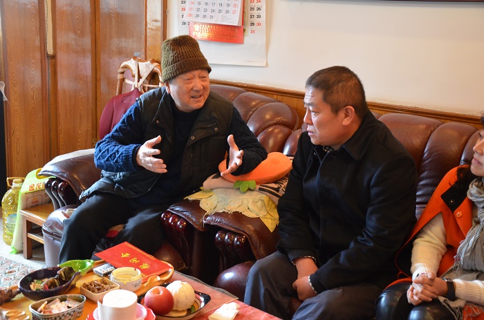 王晓方看望慰问华体hui会体育老领导及困难党员和职工