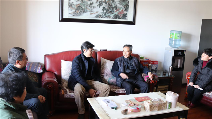 马德走访慰问华体hui会体育老领导和困难党员职工