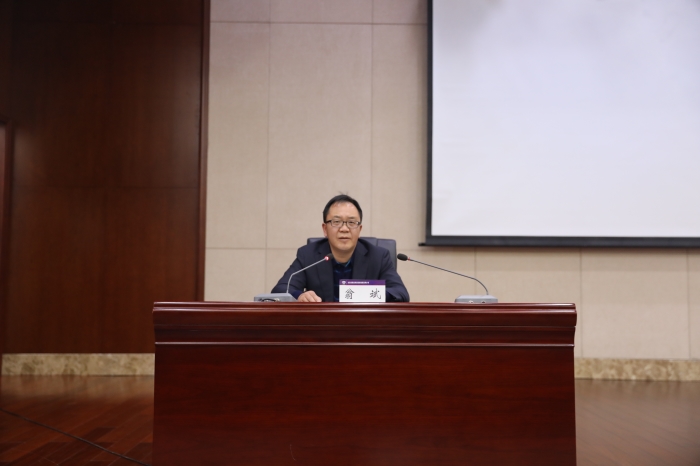 华体hui会体育组织集中观看反腐专题片《激浊扬清在云南》