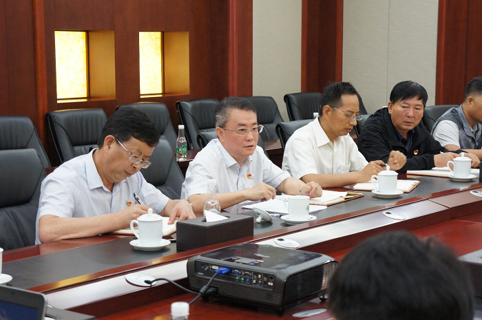 张骏为华体hui会体育机关第五党支部党员讲专题党课