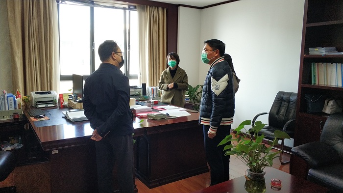 ​华体hui会体育两级纪委开展疫情防控工作突击检查