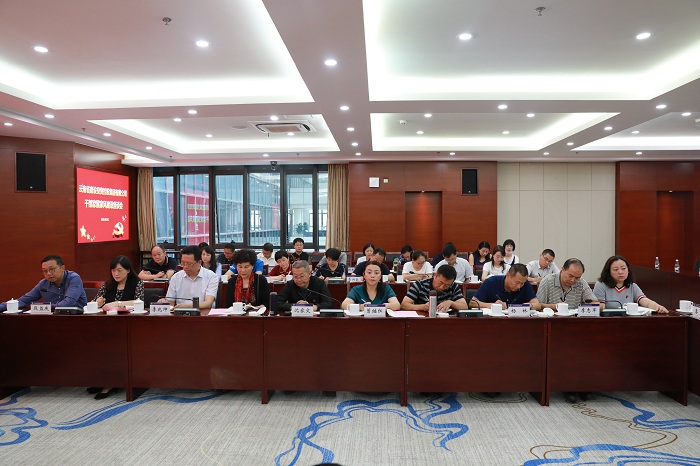 话家风  谈廉洁  筑防线——华体hui会体育召开干部家属家风建设座谈会