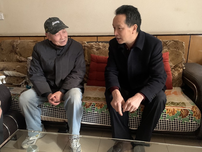 张鹏走访慰问华体hui会体育老领导老党员和困难职工