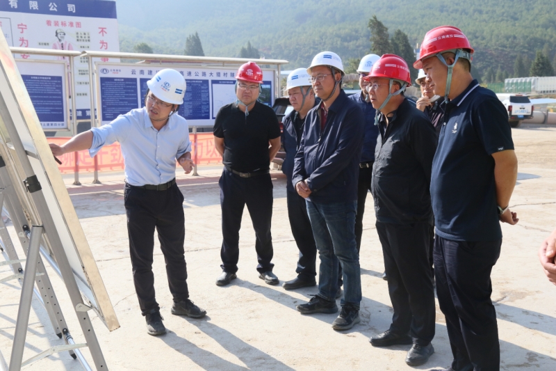 杨国文调研香丽高速、古宁高速项目