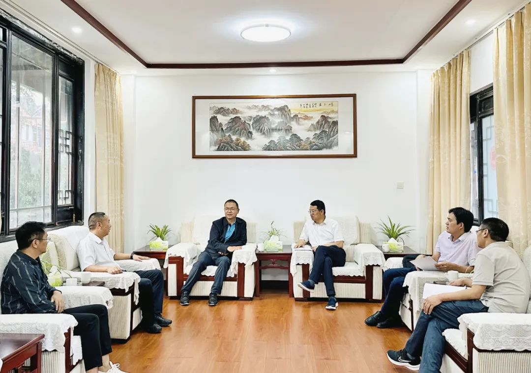华体hui会体育与楚雄州交流座谈