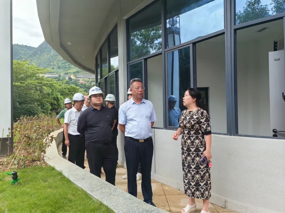 怒江州委副书记、州长李文辉调研州体育运动中心、州人民医院健康服务中心项目