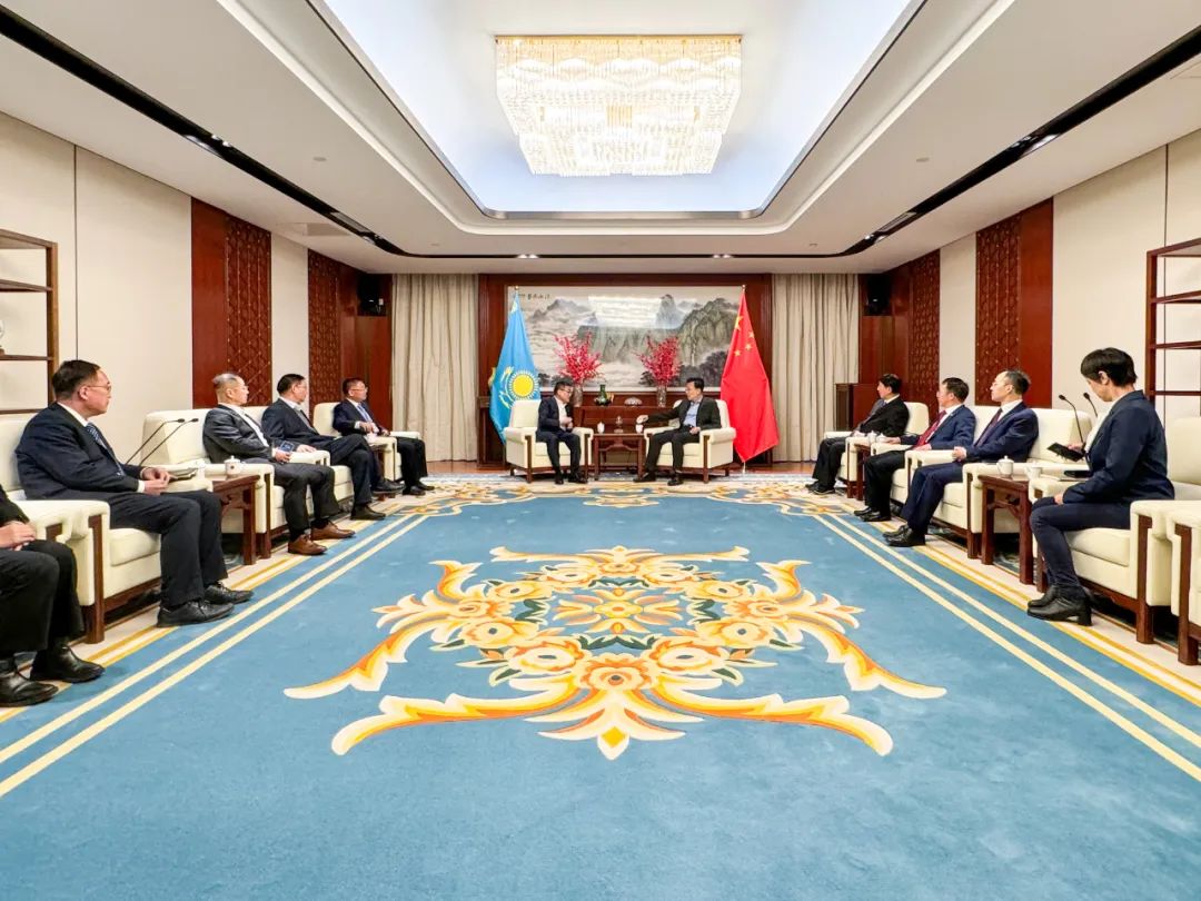 刘金荣赴哈萨克斯坦出席阿斯塔纳轻轨一期工程主体结构贯通仪式
