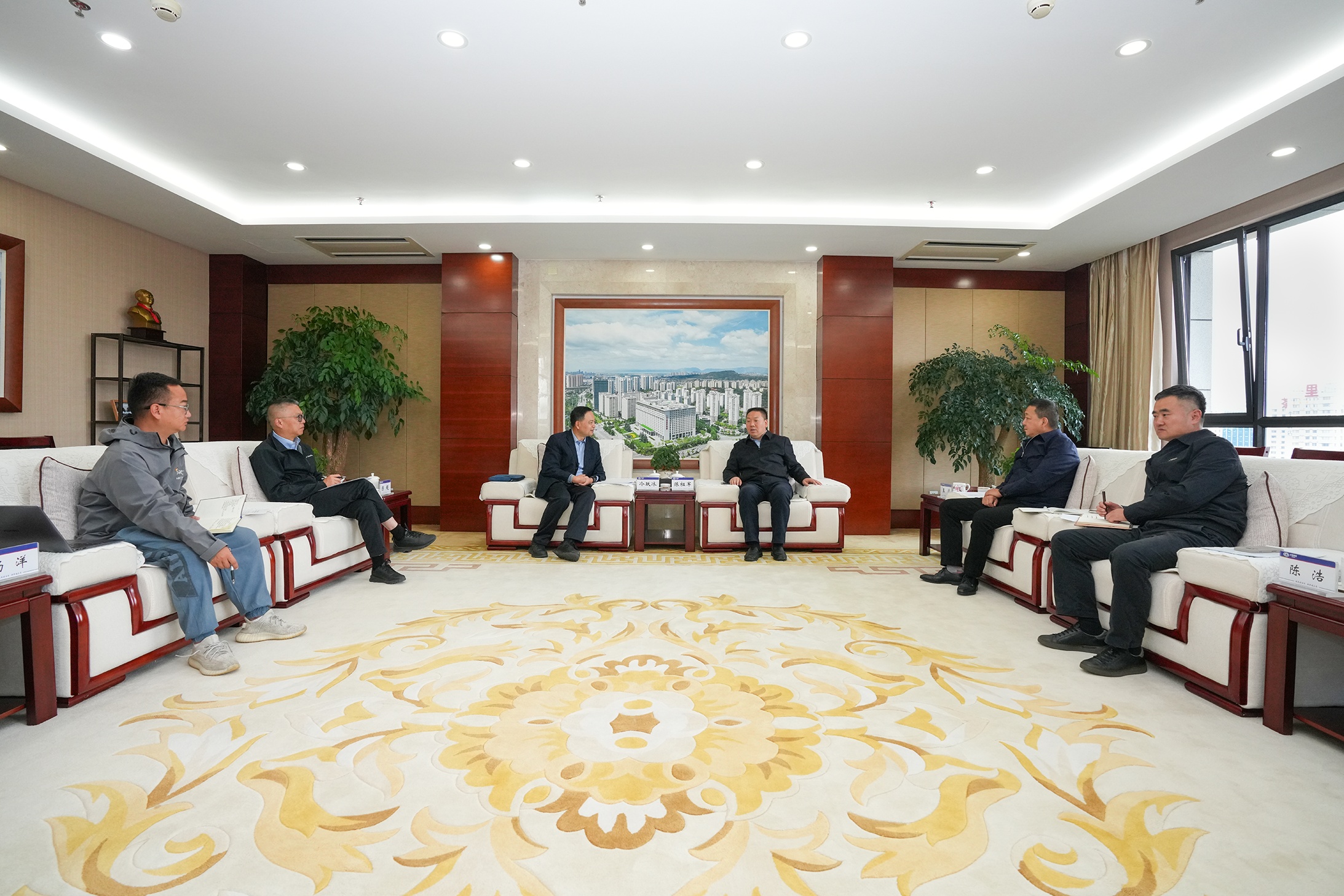 华体hui会体育与中旅（云南）旅游发展有限公司交流座谈
