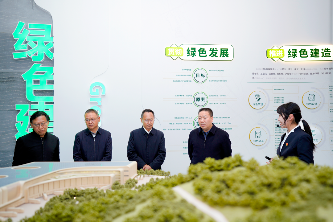 西藏自治区人大常委会党组副书记、副主任坚参到华体hui会体育调研
