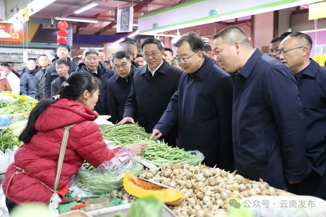 王宁王予波带队检查供电保障、市场供应等工作，看望慰问环卫工人等一线劳动者 让各族群众欢乐平安祥和过春节